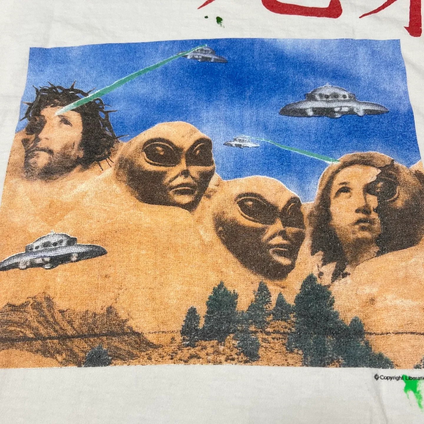 SAINT Mxxxxxx × Sean Wotherspoon SW_SS TEE/KIKI/WHT Alien Crisis/Alien President Mountain TEE Off-white S-XL Super handsome co-branded alien print design Ultra-difficult printing restoration High printing difficulty The word 'Crisis' is printed on the body and sleeve bones Correct version Customized SW co-branded accessories/cylindrical side seam fabric Enzyme heavy washing water distressing Handmade garments with graffiti and ink splashing